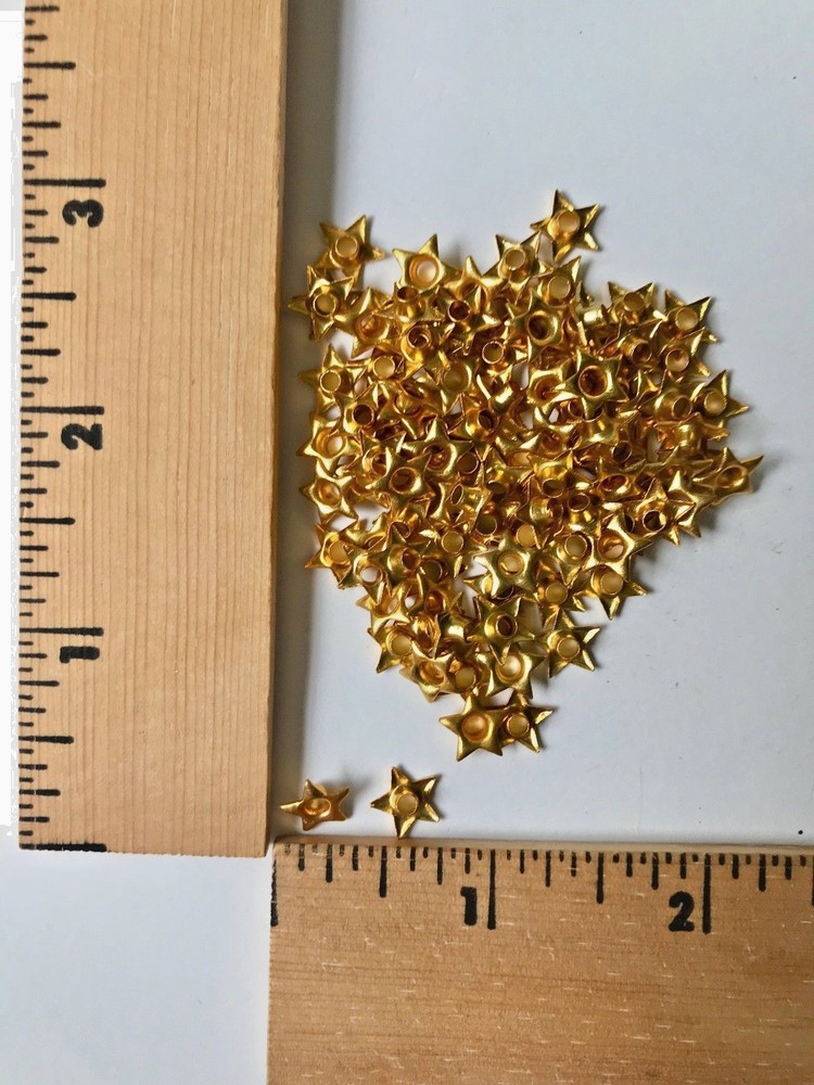 100 Gold Star Eyelets   -  NEW