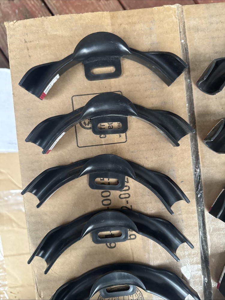 12 Pack 1/2" Plastic PEX Pipe 90 Degree Bend Support with Mounting Plate