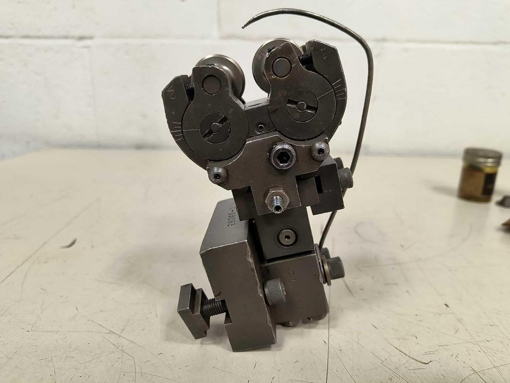 Reed B8 Thread Rolling Head Attachment with Assorted Thread Roll Dies B&S