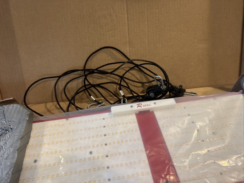 Horticulture Lighting Group HLG550V2, Rspec LED Grow Light