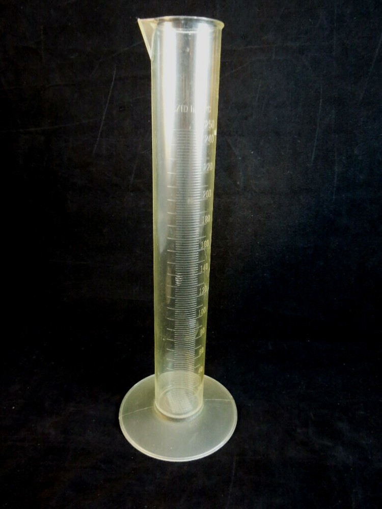 GRADUATED PLASTIC MEASURING CYLINDER 250ml Volume 2ml Measuring Increments