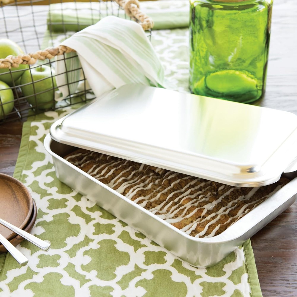 Classic Metal 9x13 Covered Cake Pan