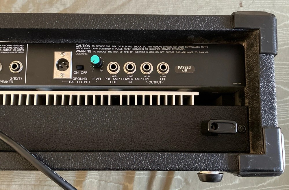 Yamaha B100 III solid-state bass amplifier head