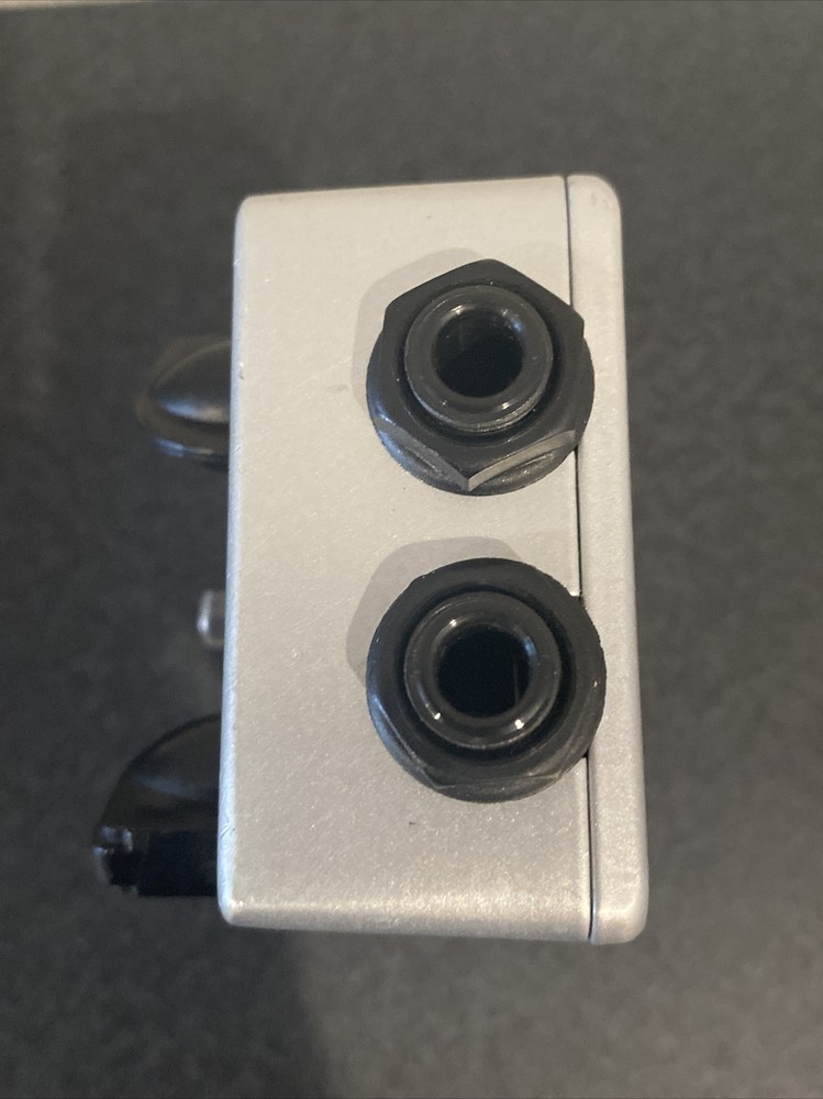 CUSACK -MUSIC TREMOLO AMPLITUDE MODULATION EMULATOR