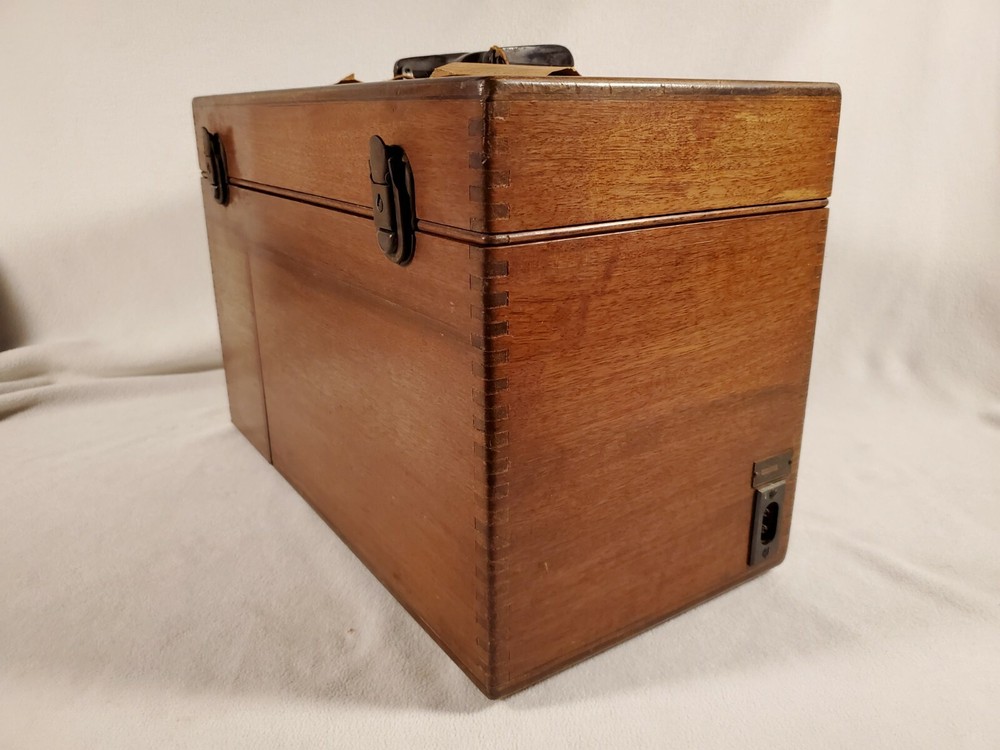 Vintage Cambridge Instruments PH Analyzer ~ Scientific Chemistry ~ Walnut Case