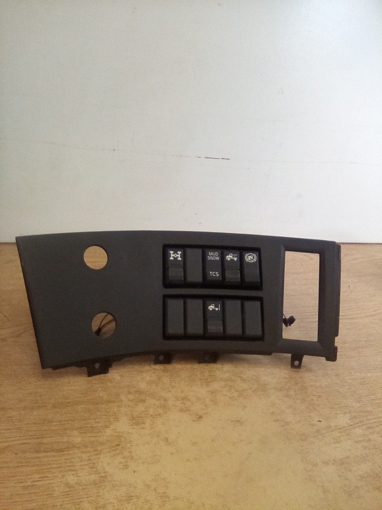 Volvo VNL 82756001 Dashboard Switch Panel