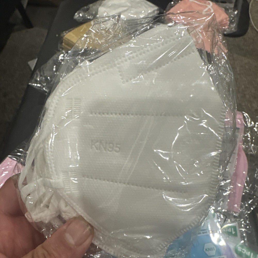 Pack 128 KN95 disposable face mask multiple colors