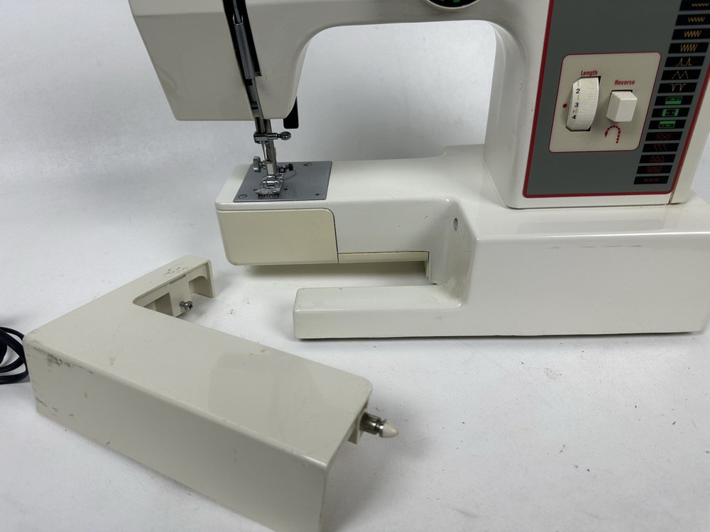 White Vintage Sewing Machine Model 1477