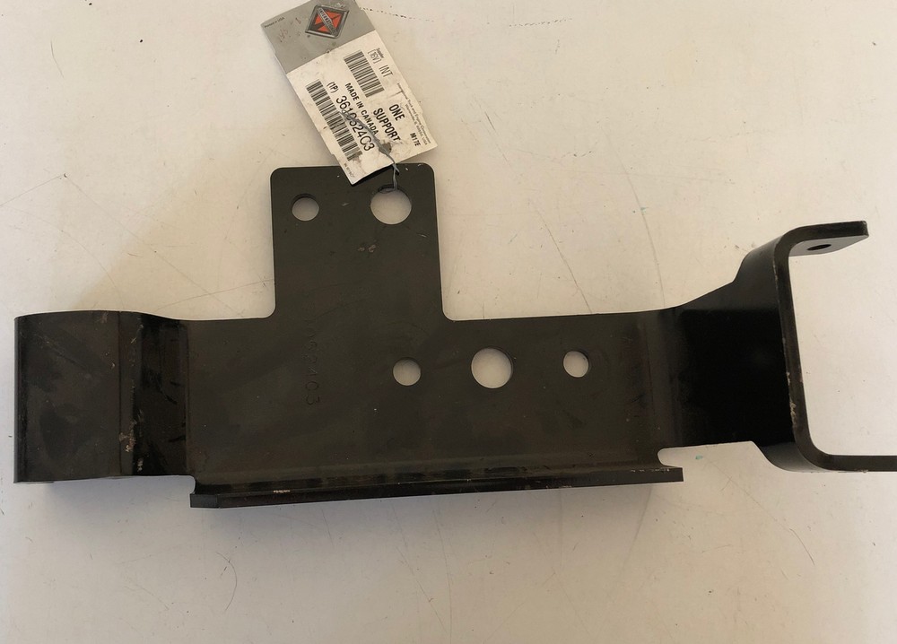 GENUINE INTERNATIONAL NAVISTAR FRONT BUMPER SUPPORT 3610524C3