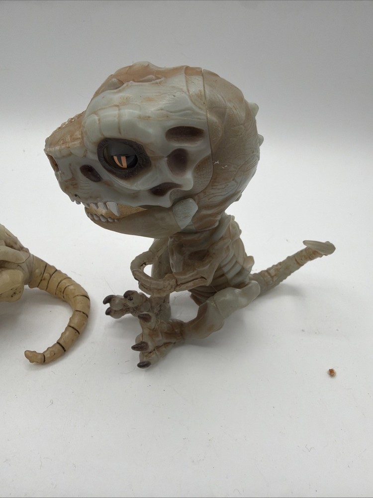 WowWee Fingerlings Untamed Skeletons Untested
