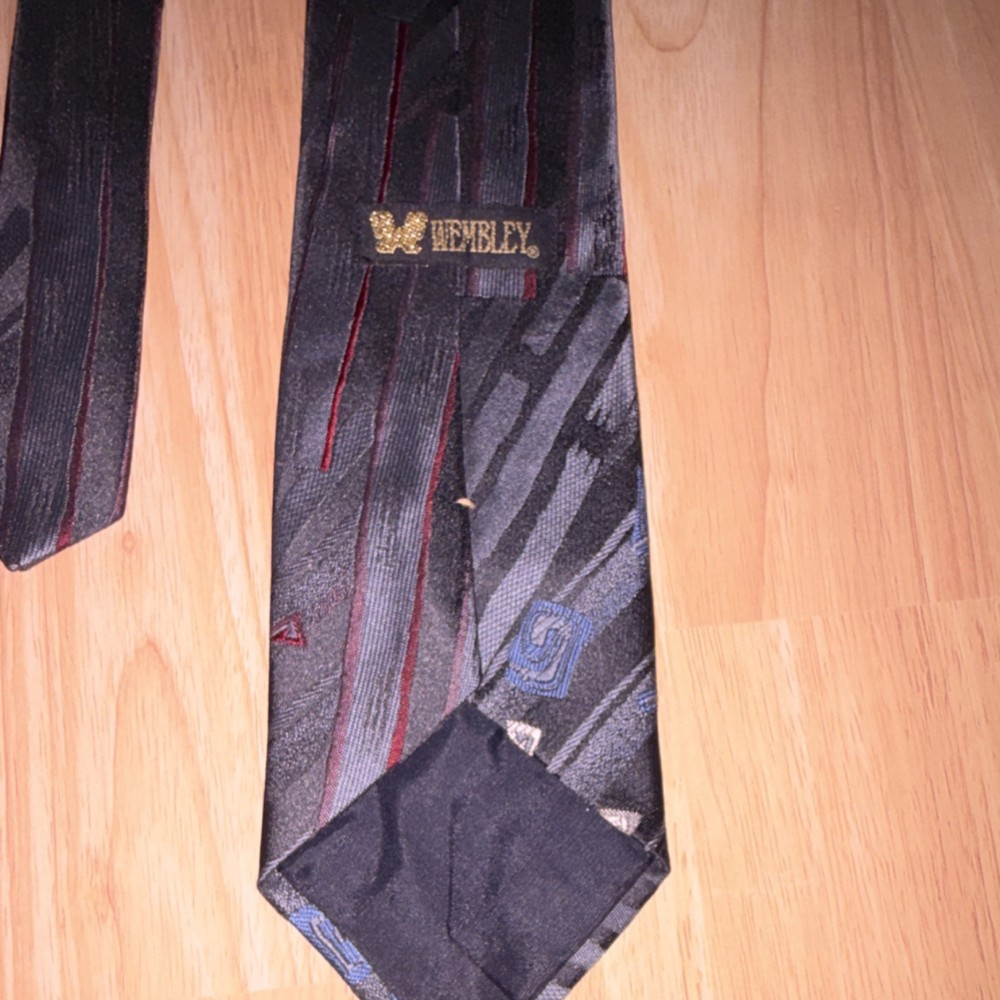 Wembley Men's Designer Geometric Pattern Woven Polyester Tie Black Gray Red
