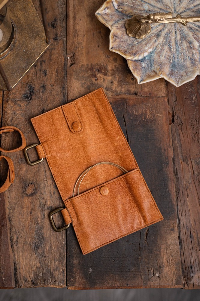 MUUD CARITA A needle case attachment
