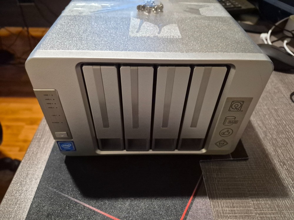 NAS TerraMaster F4-220 Grey