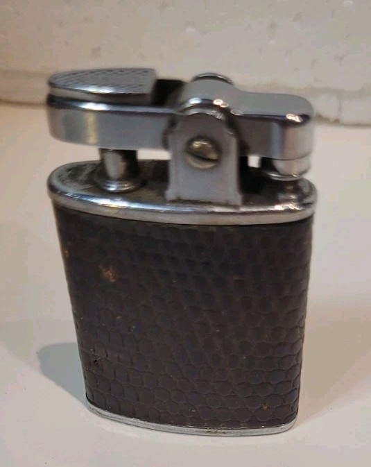 Vintage 1930s Ronson Gem Brown Lizard Covered Lighter Does Strike