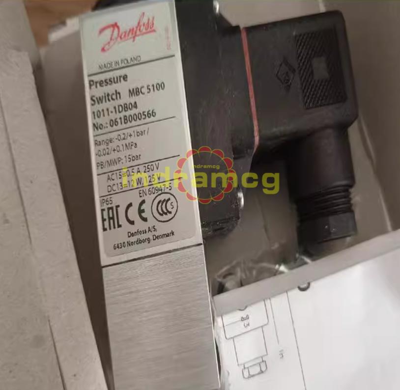 One New Danfoss 061B000566 pressure switch