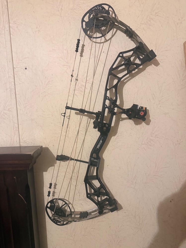 Bear Alaskan XT Bow Black/Bottomlands 70 lbs. RH