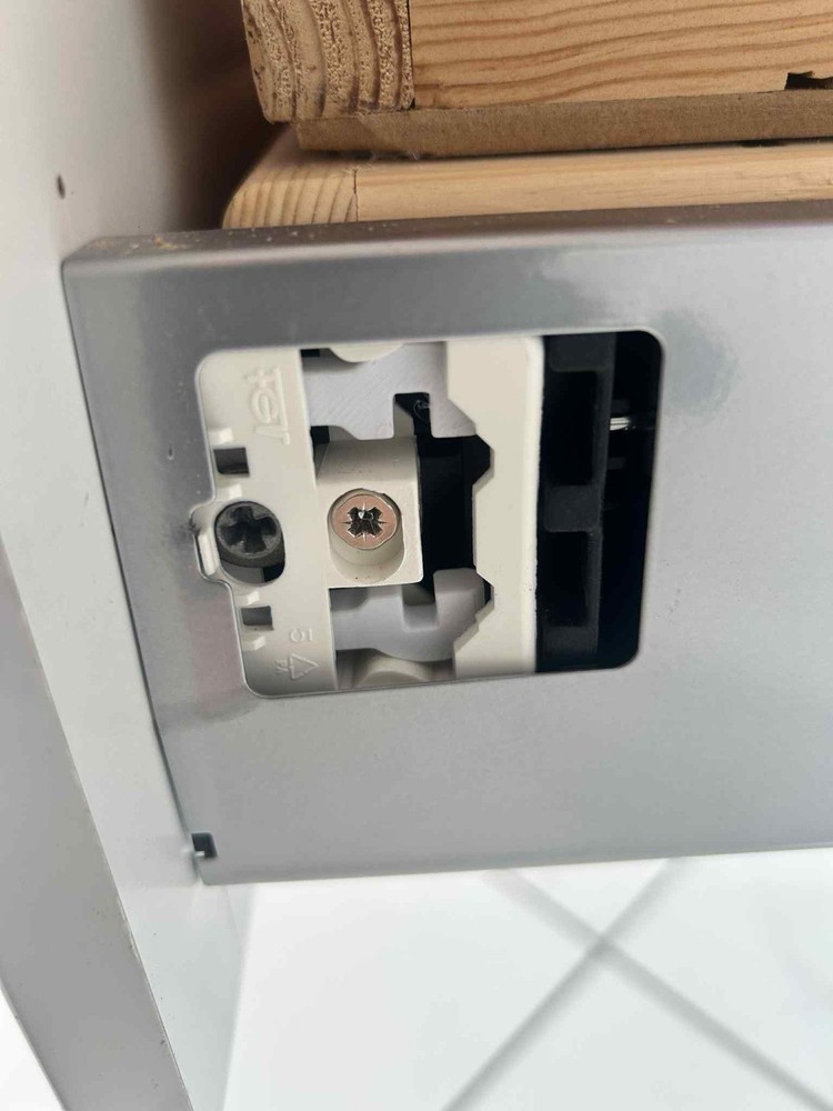 Howdens Compatible Drawer Clips (Pair)