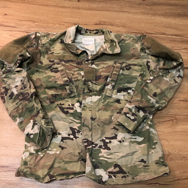 Women’s Army Combat Uniform Coat Size 33 REGULAR