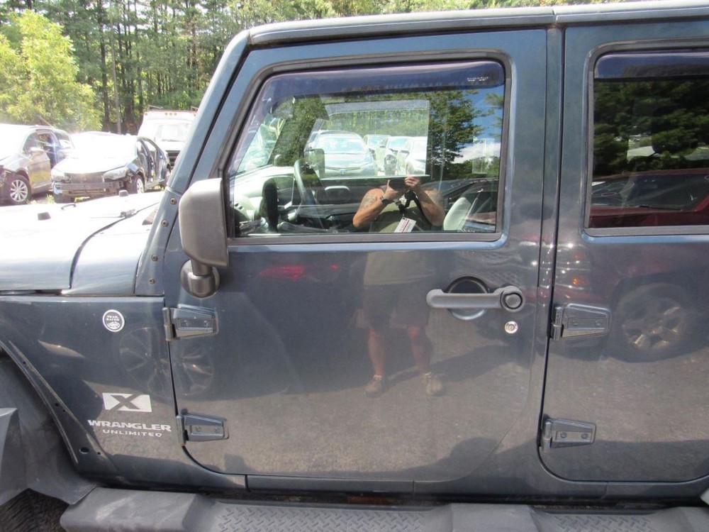 TJ 2008 Glove Box 1075297