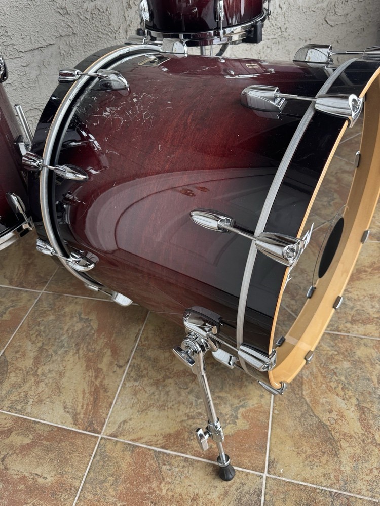 Gretsch Renown Maple Cherry Burst Drum Set