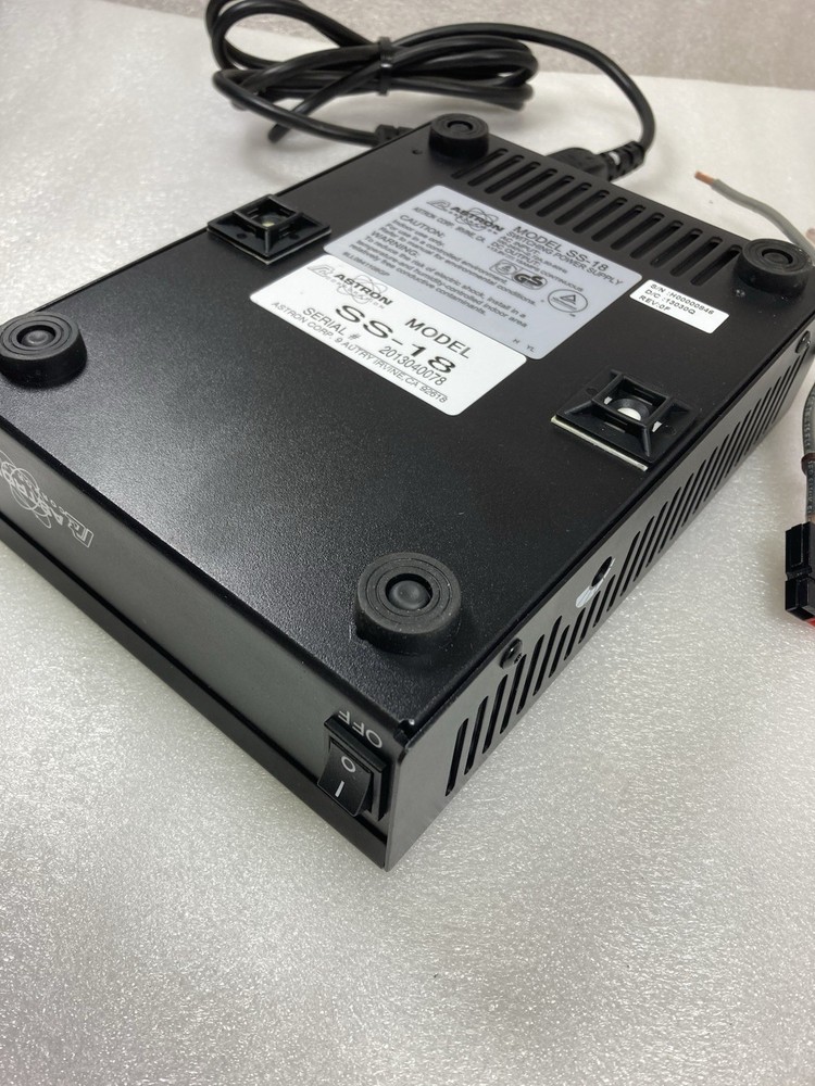 ASTRON SS-18 15 Amp Continuous Power Supply