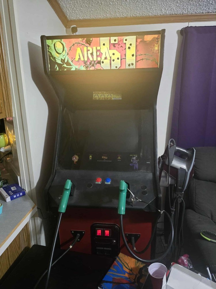 AREA 51 ARCADE MACHINE by ATARI 1995