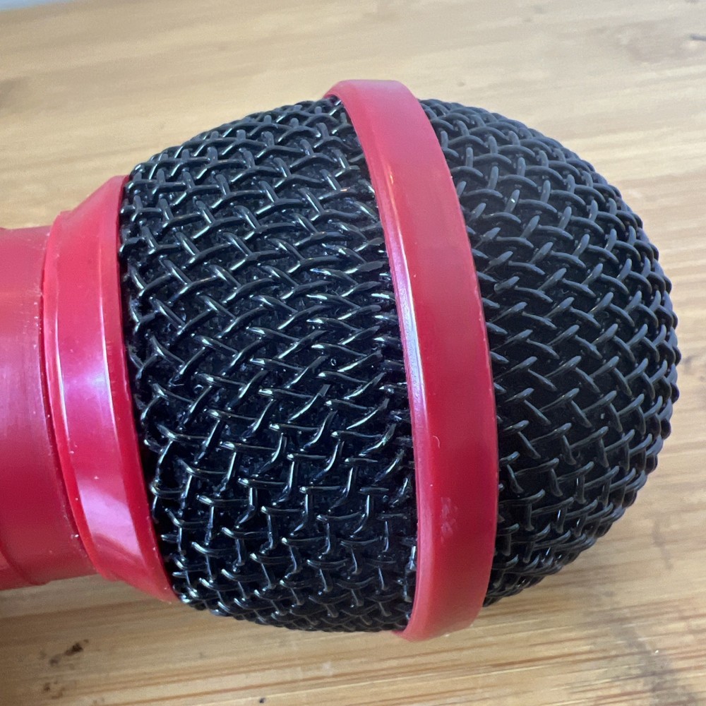 KARAOKE MICROPHONE DYNAMIC UNI DIRECTIONAL TRISTAR RED On/off
