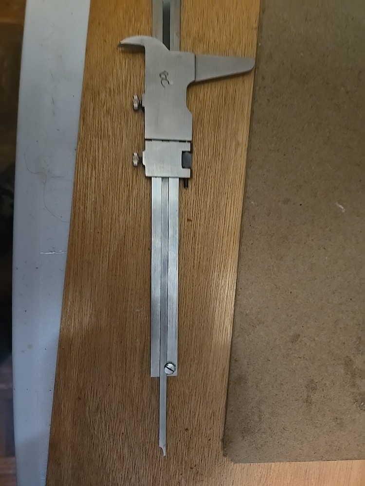 Vernier Caliper w/ Fine Adjustment