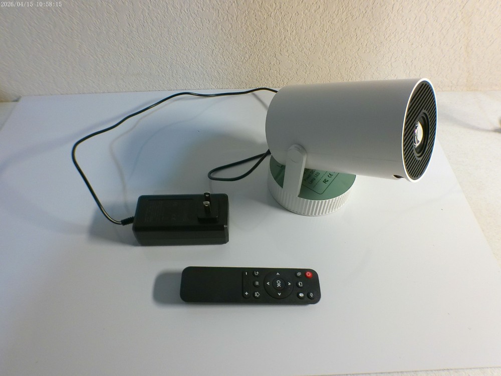 CAMWORLD PROY Battery-Powered Android Projector