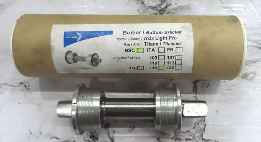 SPECIALITES AXIX LIGHT PRO Bottom Bracket