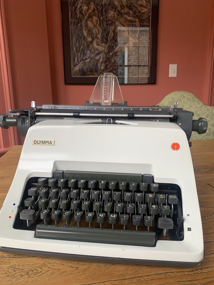 Olympia SG3N Typewriter