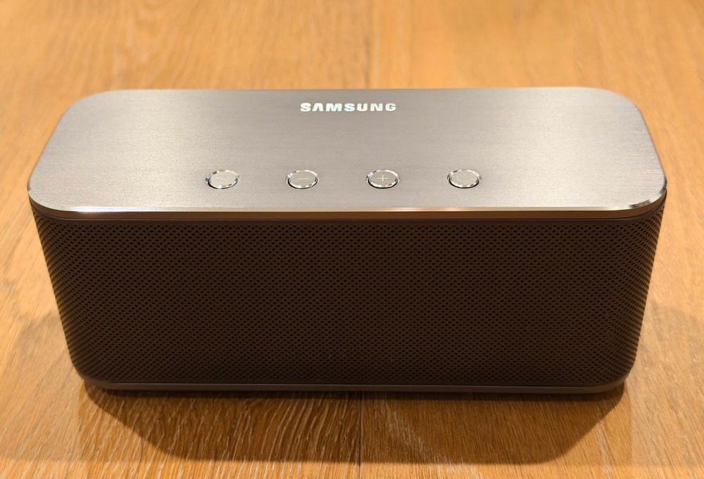 Samsung Level Box EO-SB330 Bluetooth Speaker Portable Wireless OEM Tested w/ Box