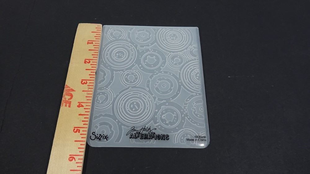 Jim Holtz Alterations Sizzix Embossing Folder Retro Circles