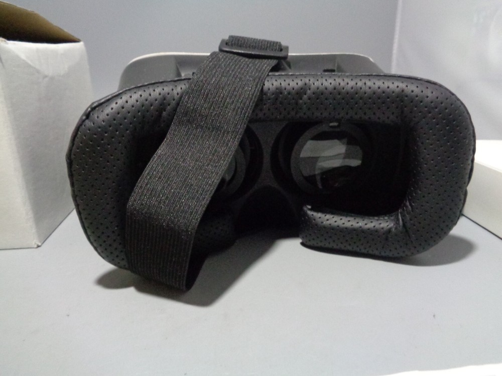 Virtual Reality Headset ROK7 VR w/Bluetooth Controller in Box