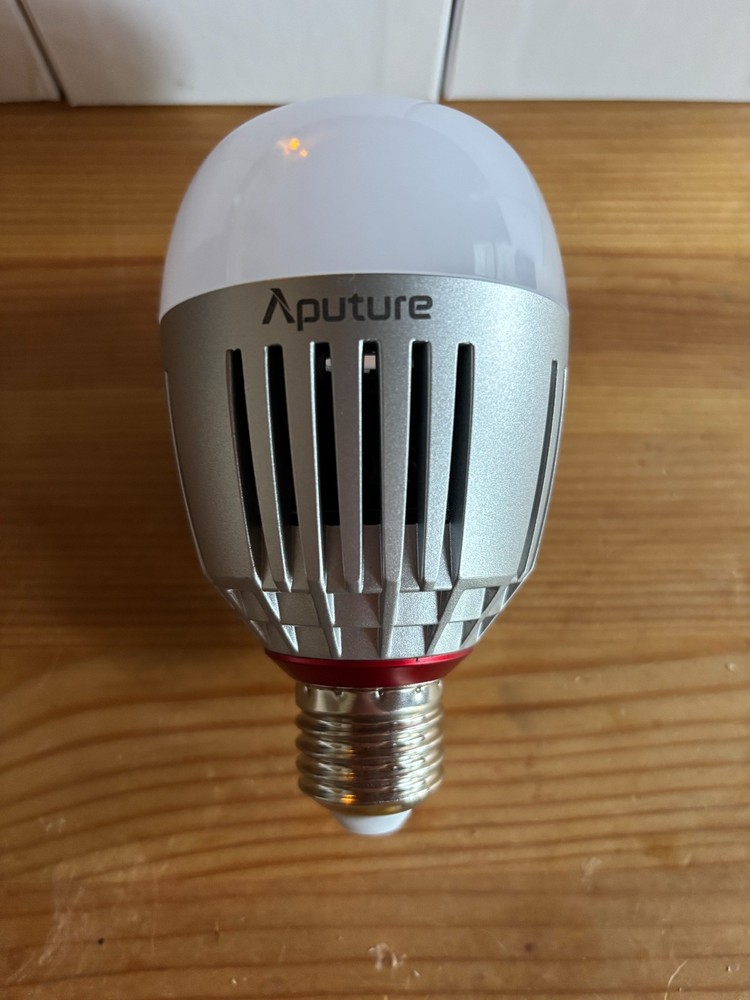2 Aputure 7W Multicolor Smart Bulbs