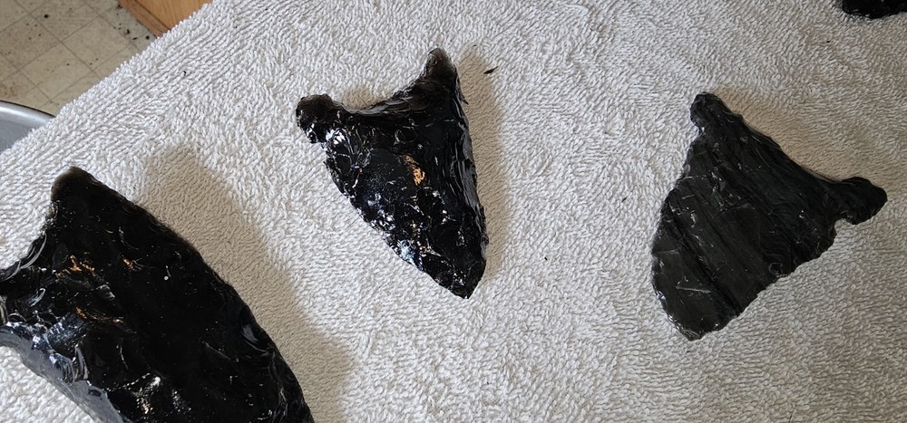 Volcanic Glass Arrowhead 8 Piece Set Clovis Points Lot # 15