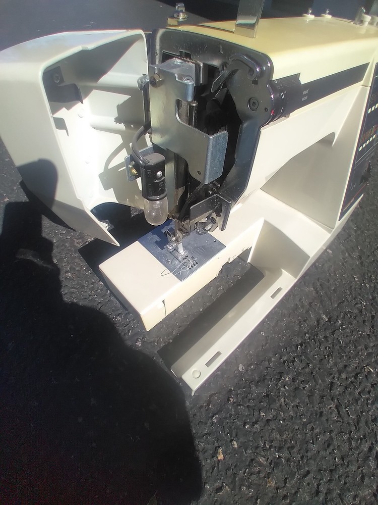 Montgomery Ward Sewing Machine UHT J2000