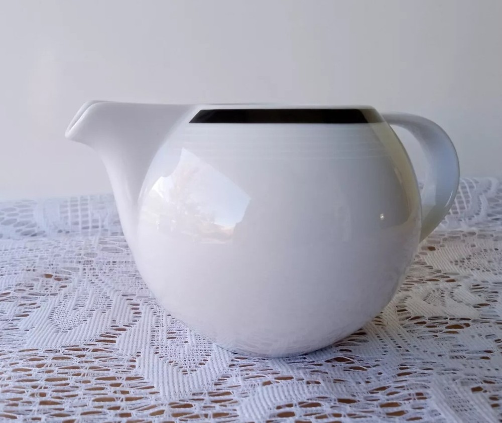 Vintage STUDIO NOVA Y0131 Cafe Classics Black Small Creamer Dish Replacement