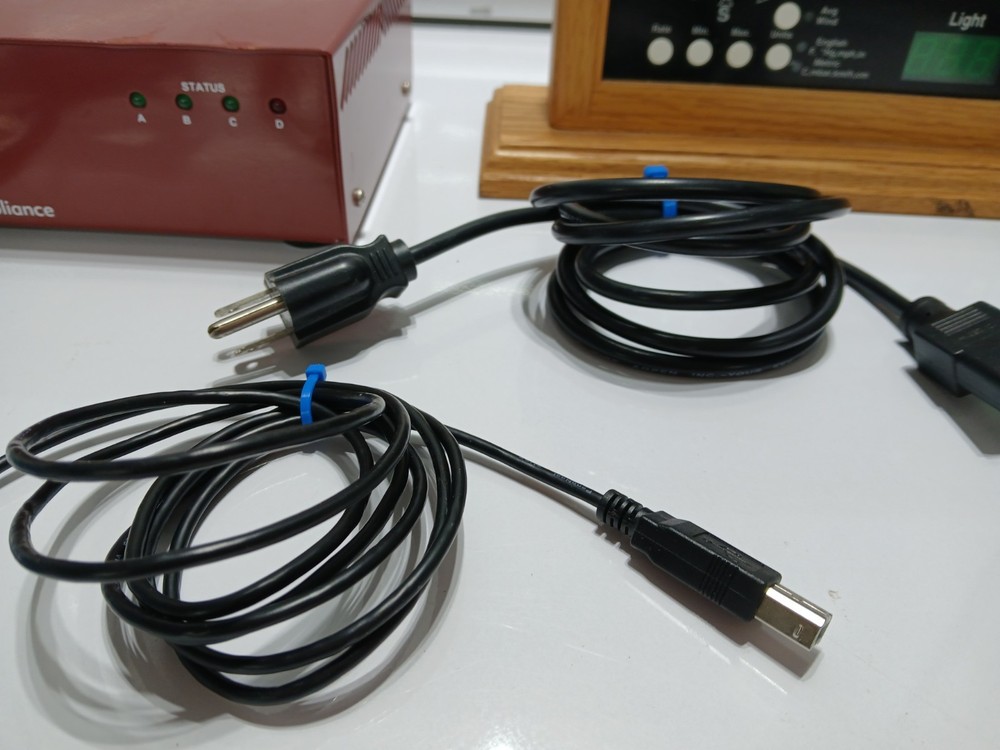 Weather Bug Network Appliance Tracking Station Data Logger Internet Transmitter