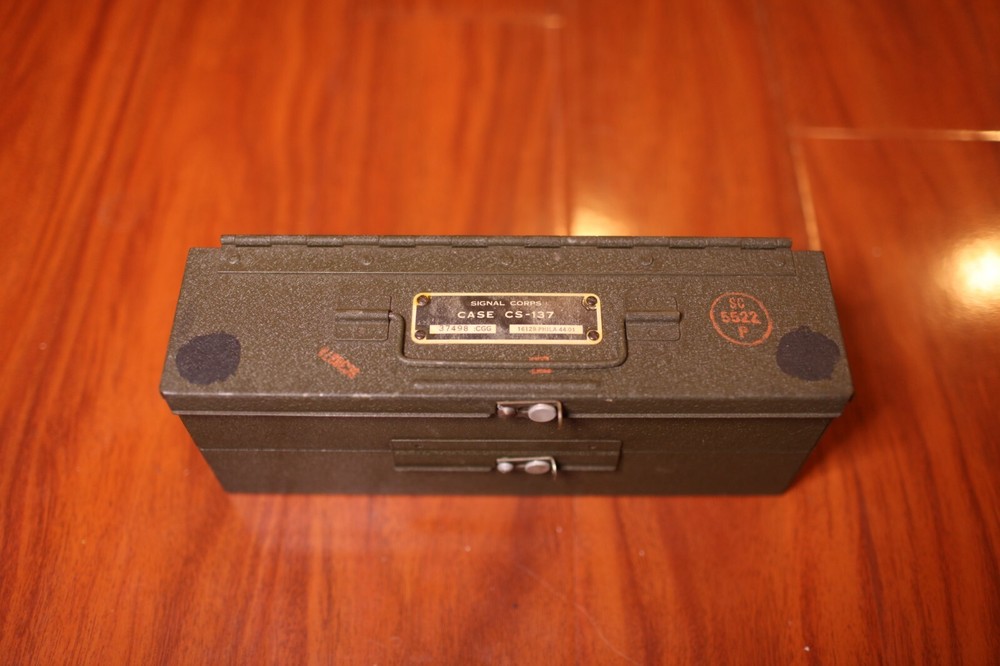 Signal Corps CS-137 Case w/ Frequency Quartz Crystals