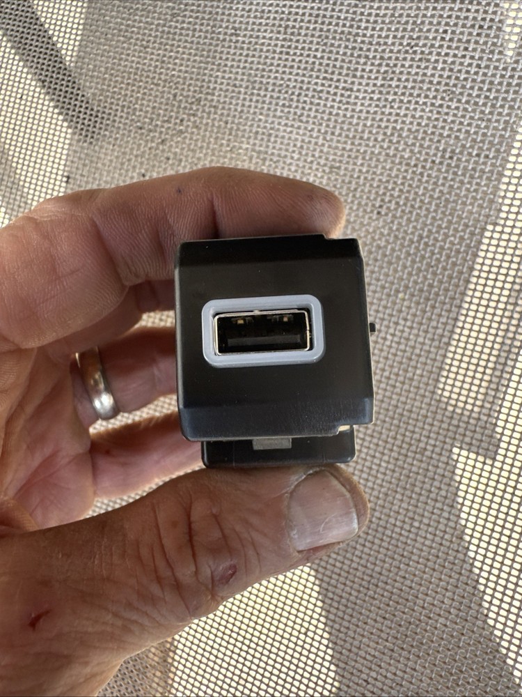 Genuine Mopar Charging Port USB 68234655AB Pacifica