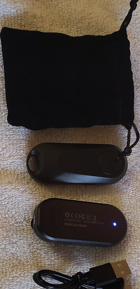 FYQ-K2 Wireless Page-Turner for Tablets & eReaders, Black, with Pouch & Manual