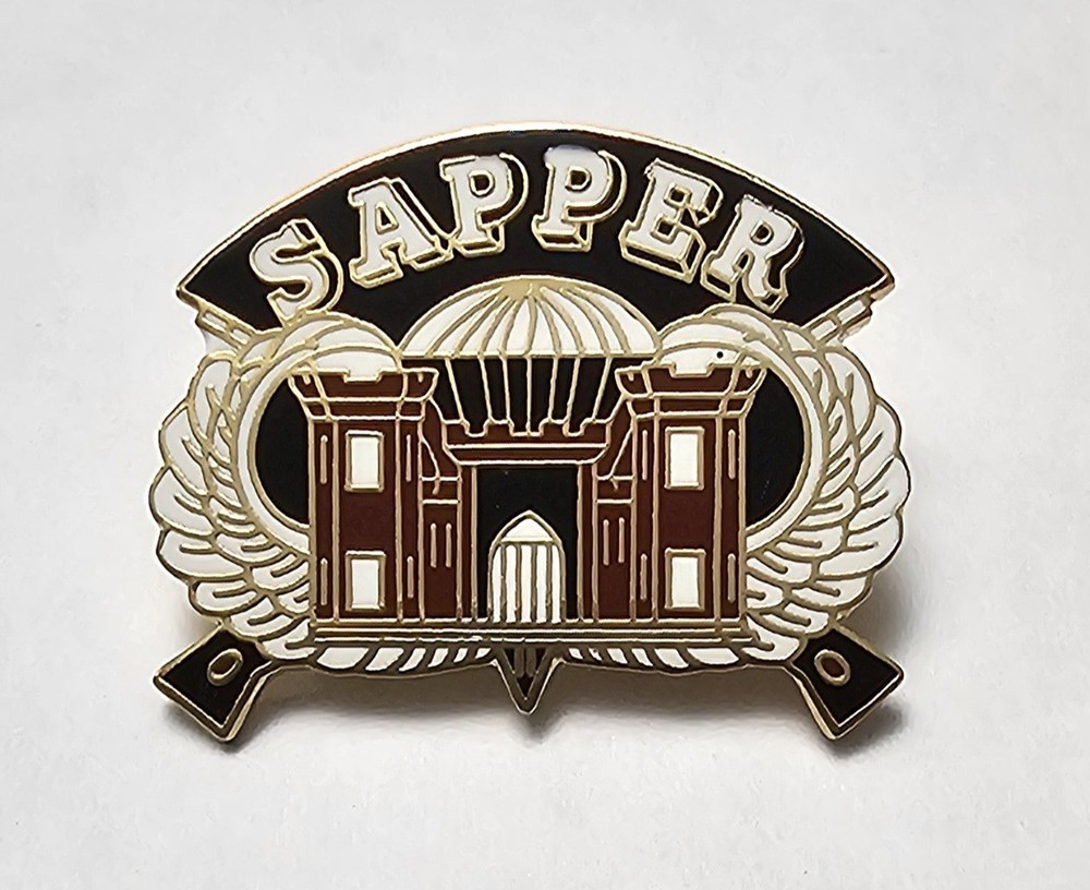 US Army Engineer SAPPER Combat Hat Or Lapel Pin Military