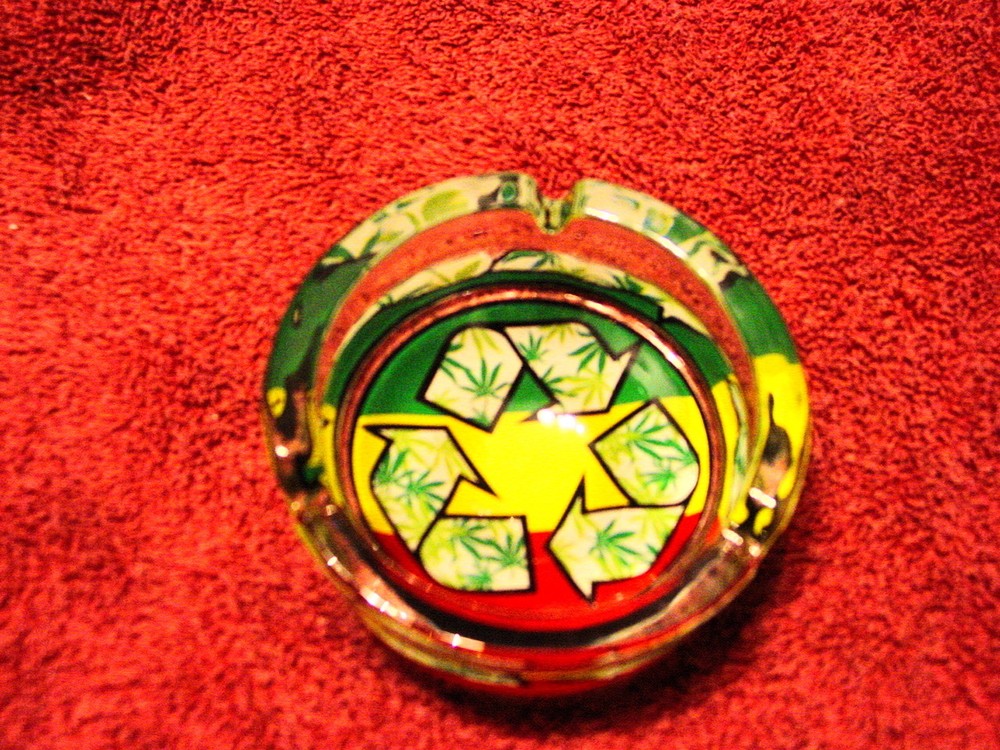 RASTA LEAF CIGARETTE ASHTRAY #9 ( LARGE )