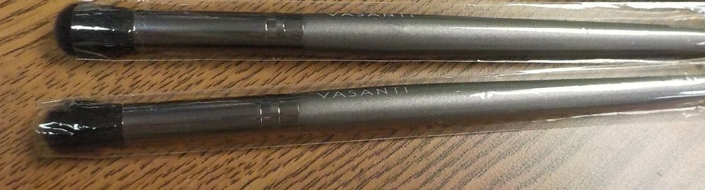 2 VASANTI COSMETICS Concealer Buffer - Undereye Setting Brushes