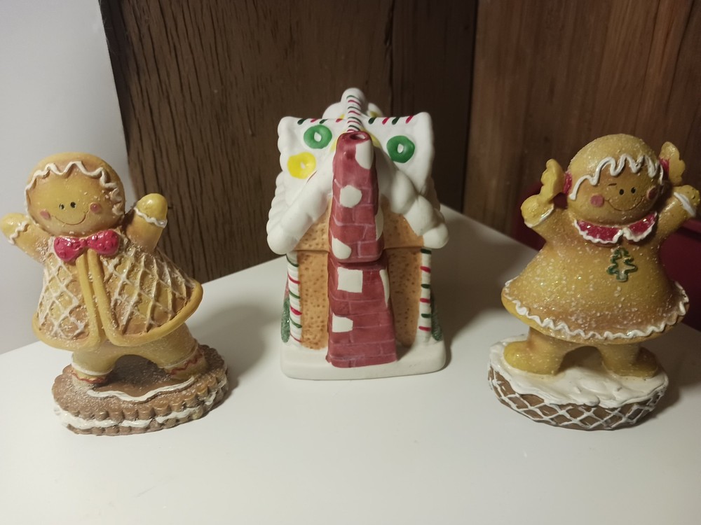 Ginger Bread House Tea Light With Two Gingerbread Men