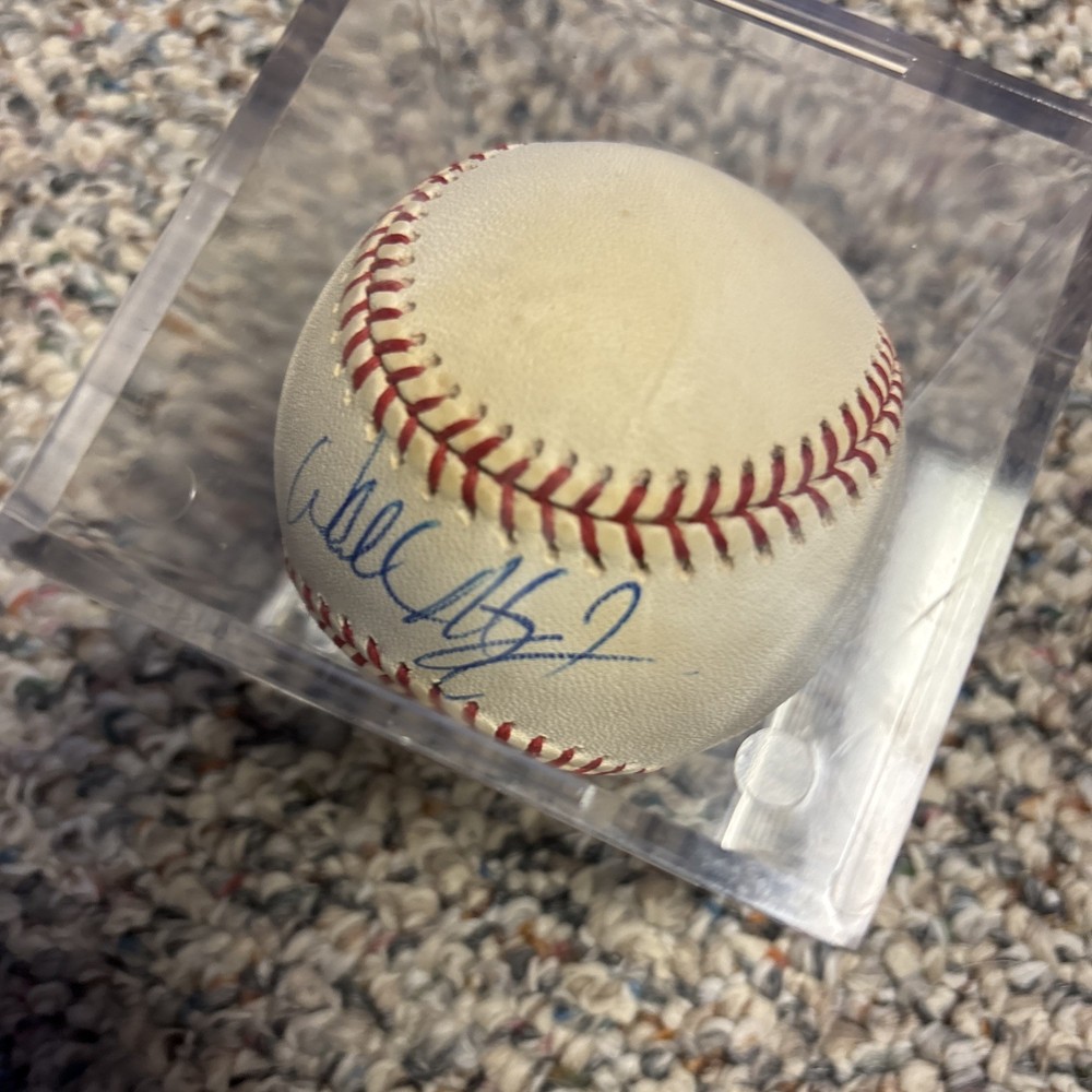 Wendell Magee Autographed Baseball With Case