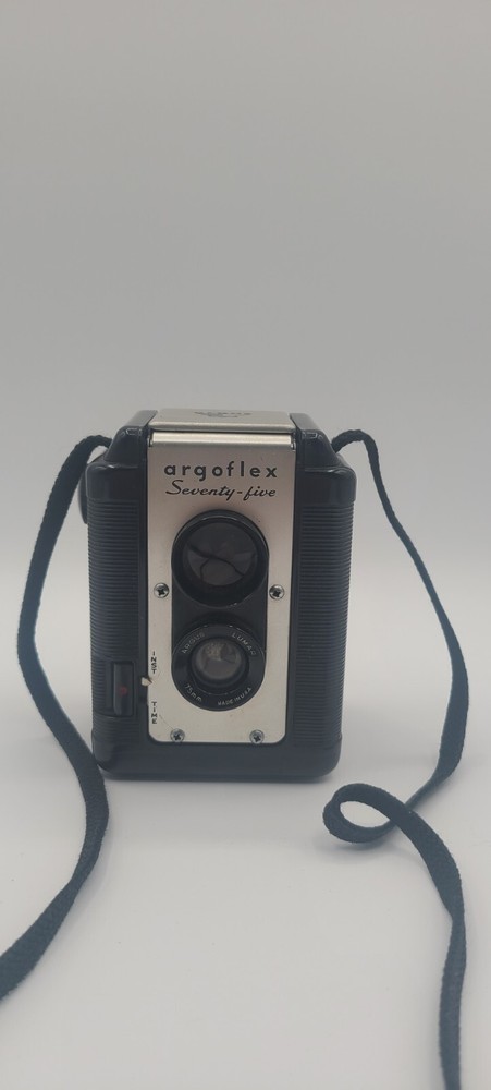 Vintage  Argus Seventy-Five Camera w/Flash & Case.