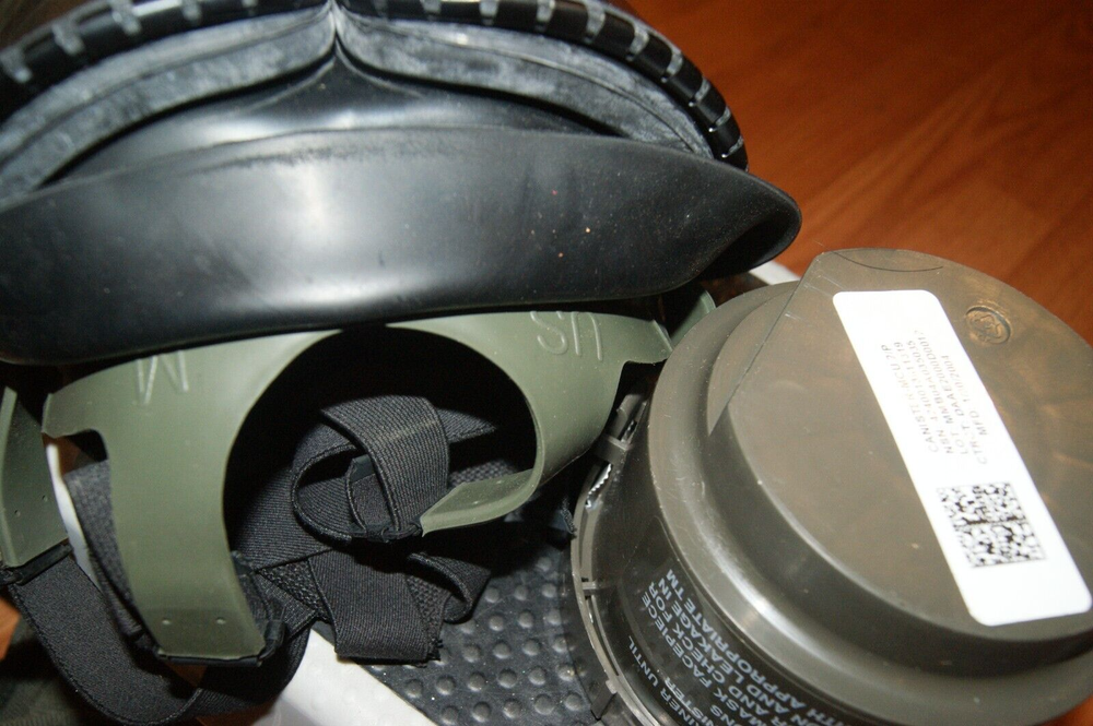 M40 SERIES GAS MASK MEDIUM -LARGE SIZE