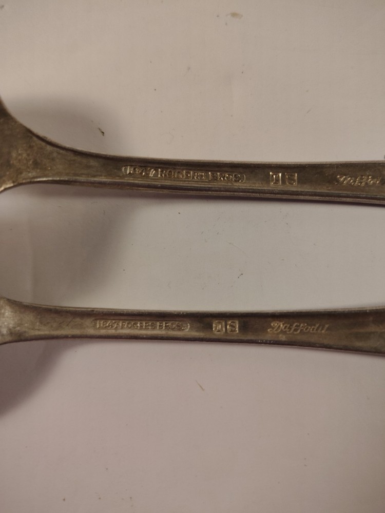 Vinage Serving silverwear Set 2 Different size spoon and 1 serving Fork